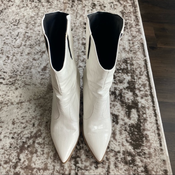White cowgirl boots. Size 38, never worn. - Picture 4 of 5